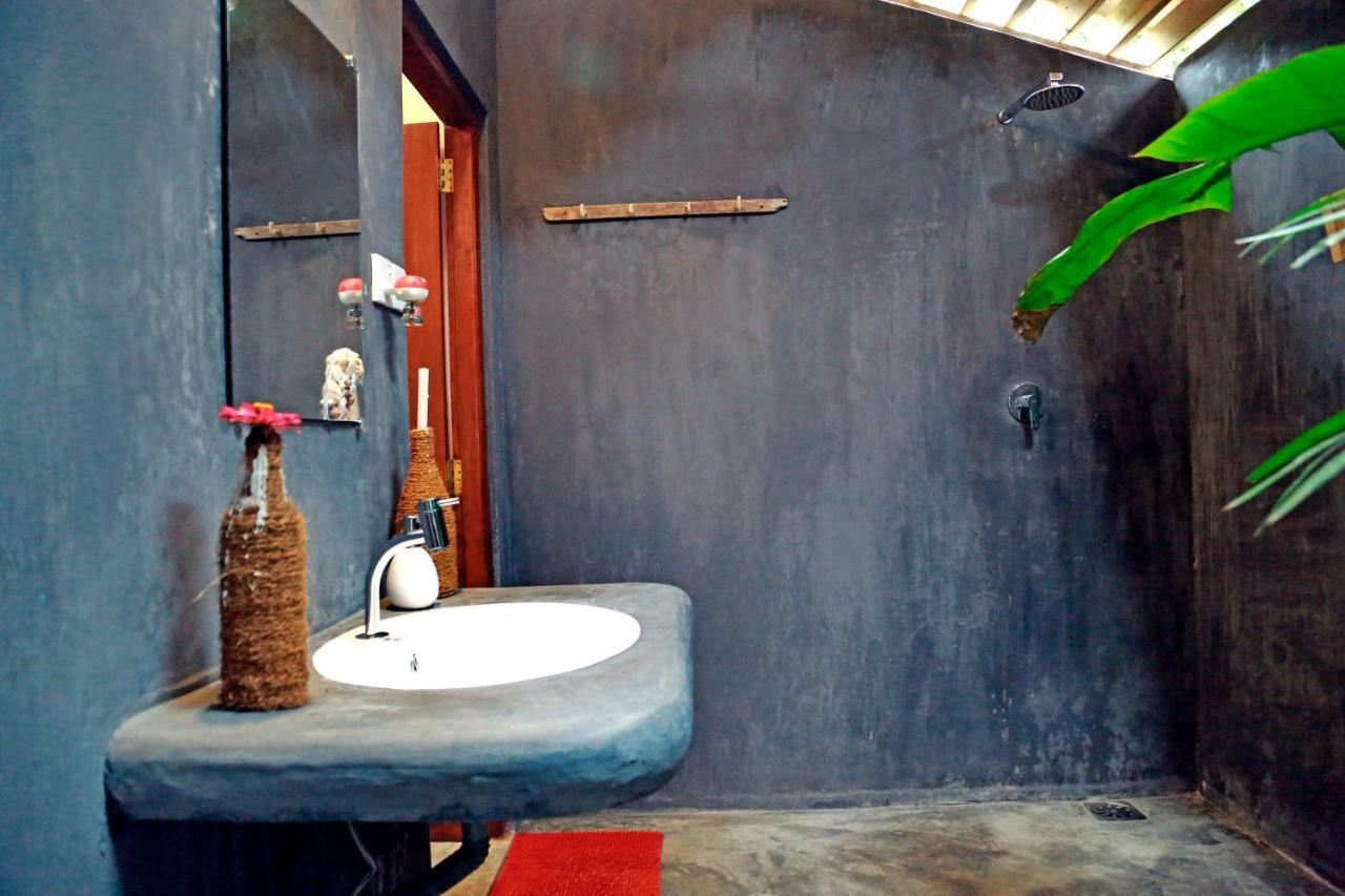 Chez Podi Surf Stay Mirissa Exterior photo
